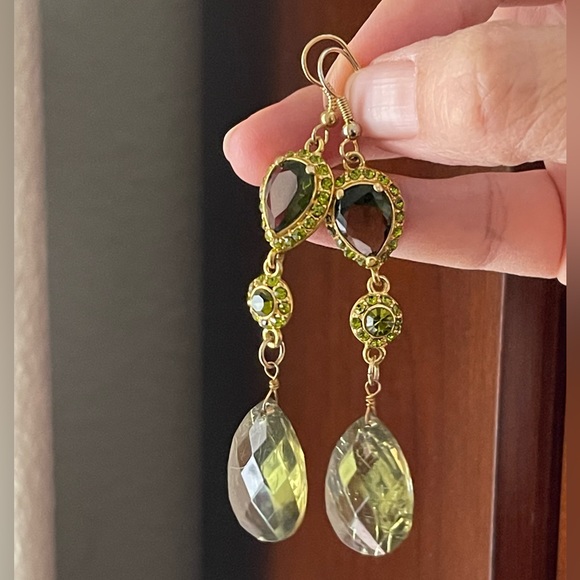 Vintage Jewelry - Faux peridot gold tone drop earrings